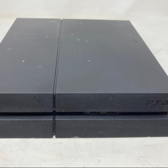 PLAYSTATION 4 / NO GAMES / NO CONTROLLER